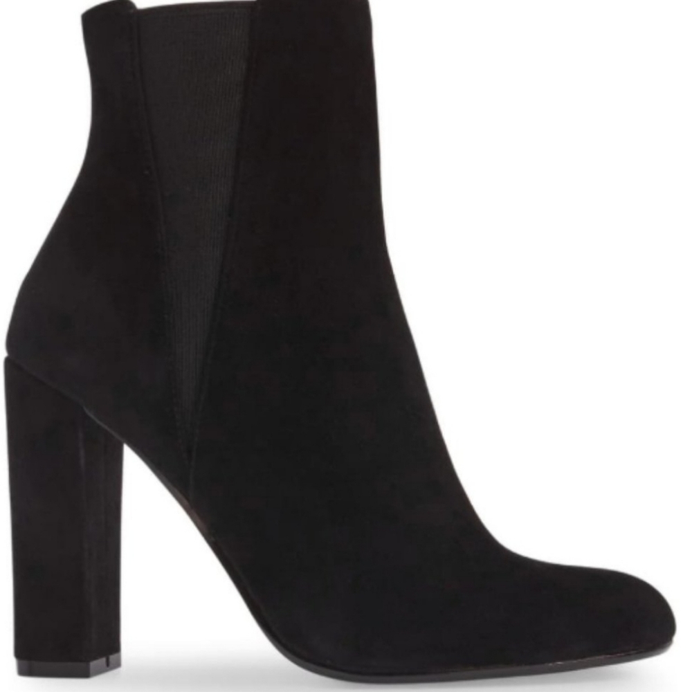 Heeled black booties